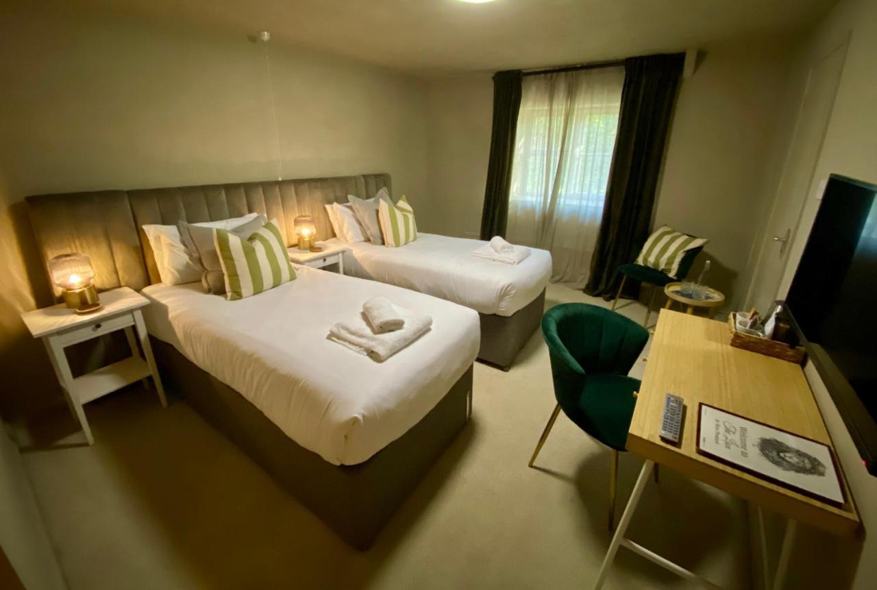 The Lion At West Pennard Hotel Exterior photo A room at the hotel