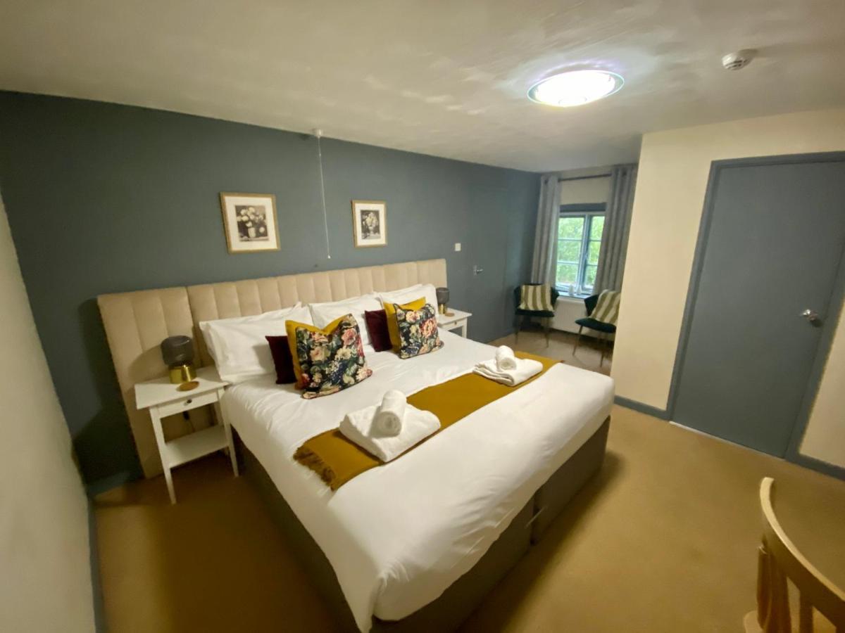 The Lion At West Pennard Hotel Exterior photo A bedroom at the hotel