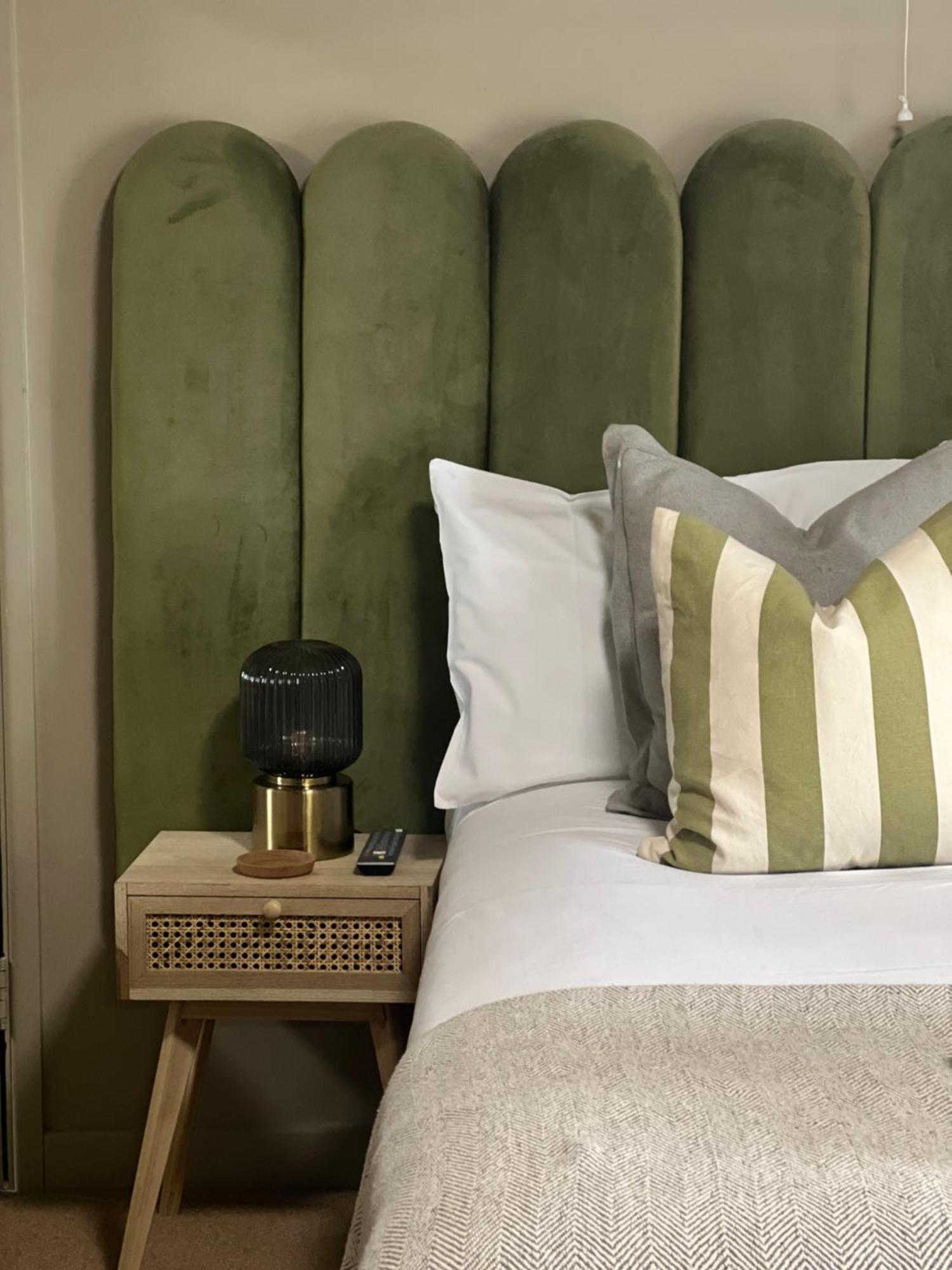 The Lion At West Pennard Hotel Exterior photo A bed with a green velvet headboard