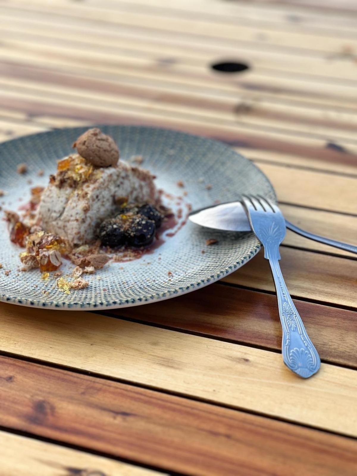 The Lion At West Pennard Hotel Exterior photo A plate of the dessert