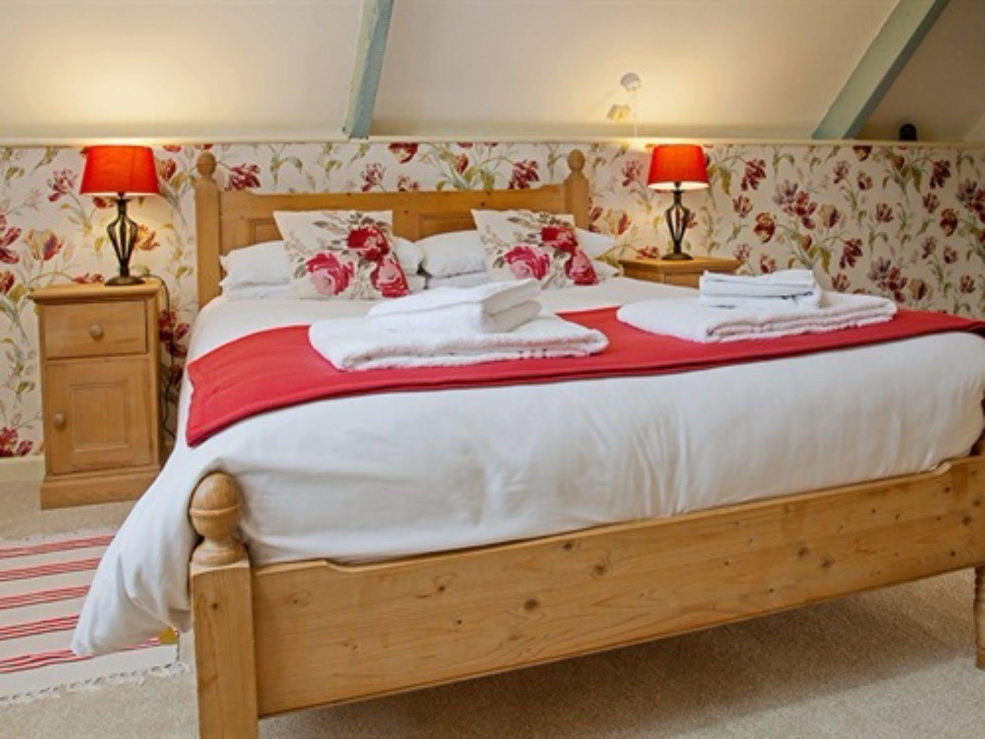 The Lion At West Pennard Hotel Exterior photo The Rose Room