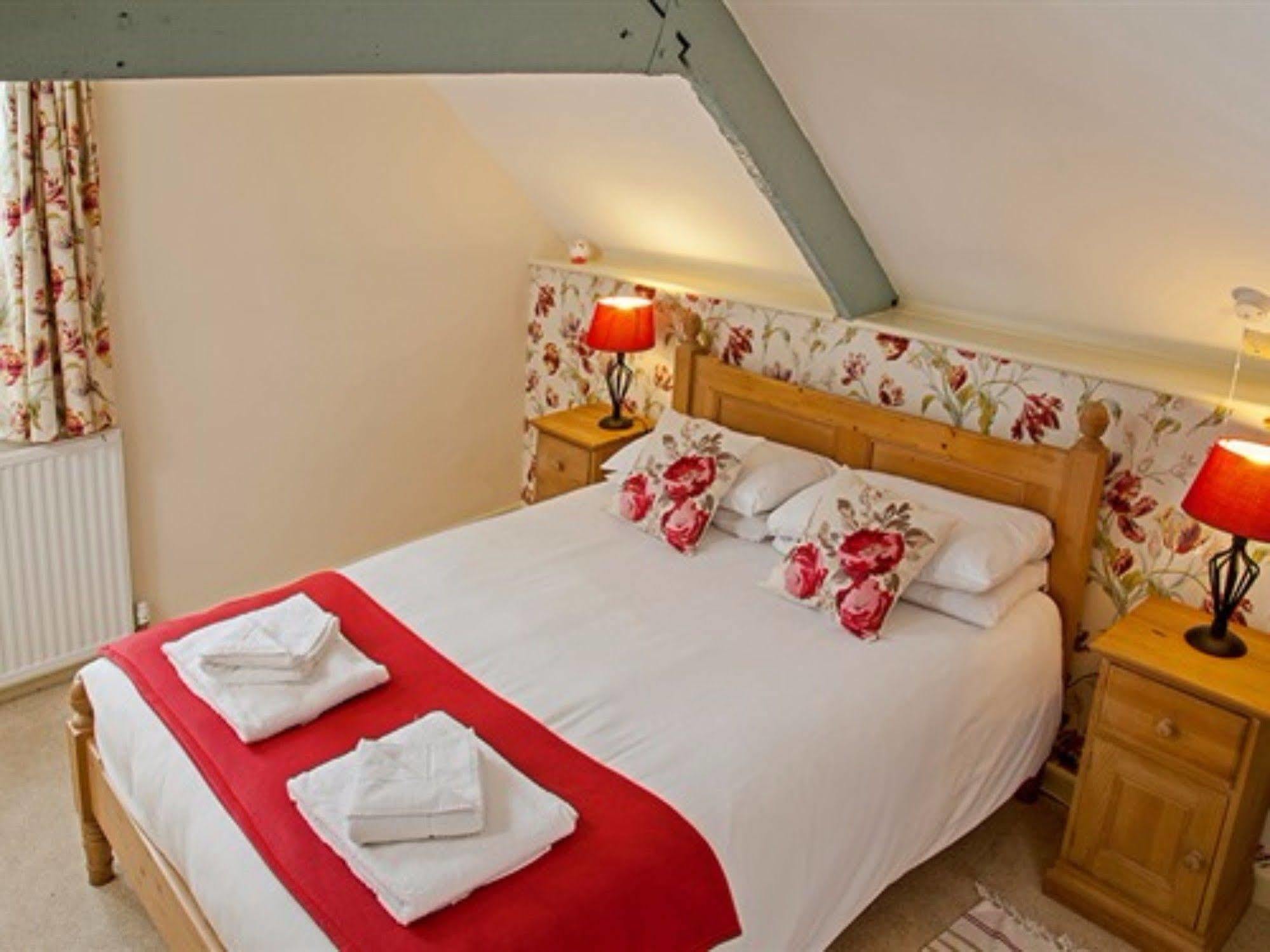 The Lion At West Pennard Hotel Exterior photo The Rose Room