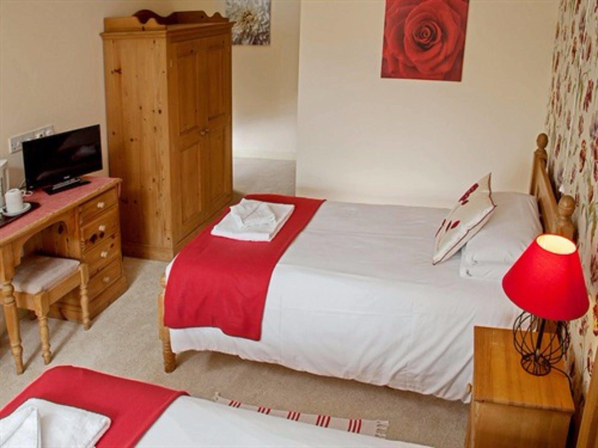 The Lion At West Pennard Hotel Exterior photo A typical bedroom at the school