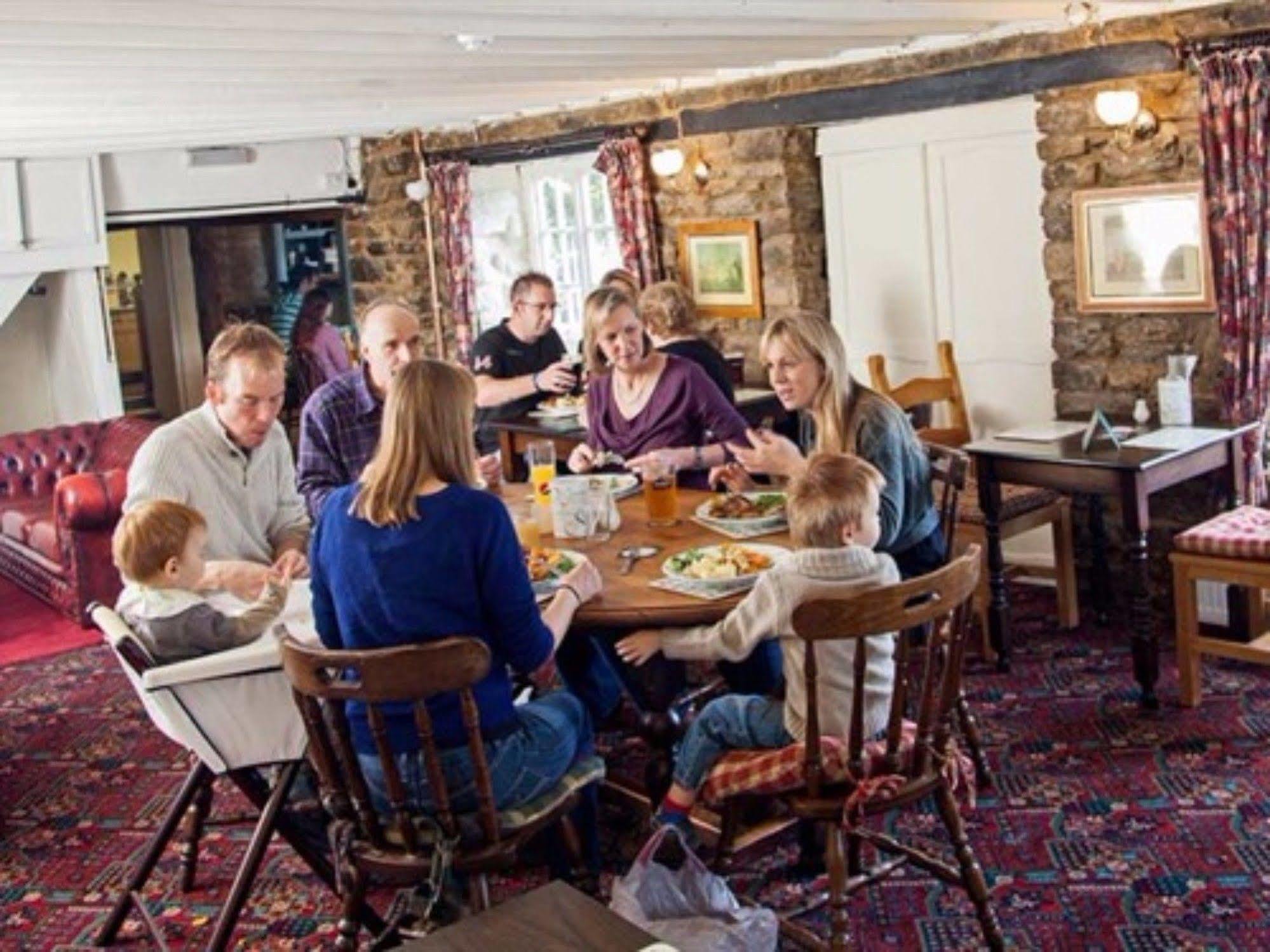 The Lion At West Pennard Hotel Exterior photo The interior of the pub